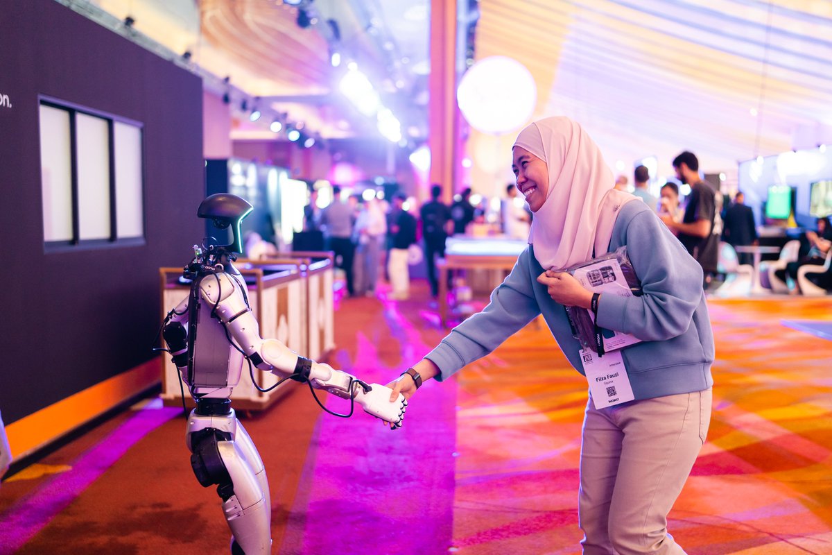 MechKenna's tweet image. It's #InternationalRobotDay! Say hi to a robot near you and let's expand our intercognitive capacity a little bit today.
