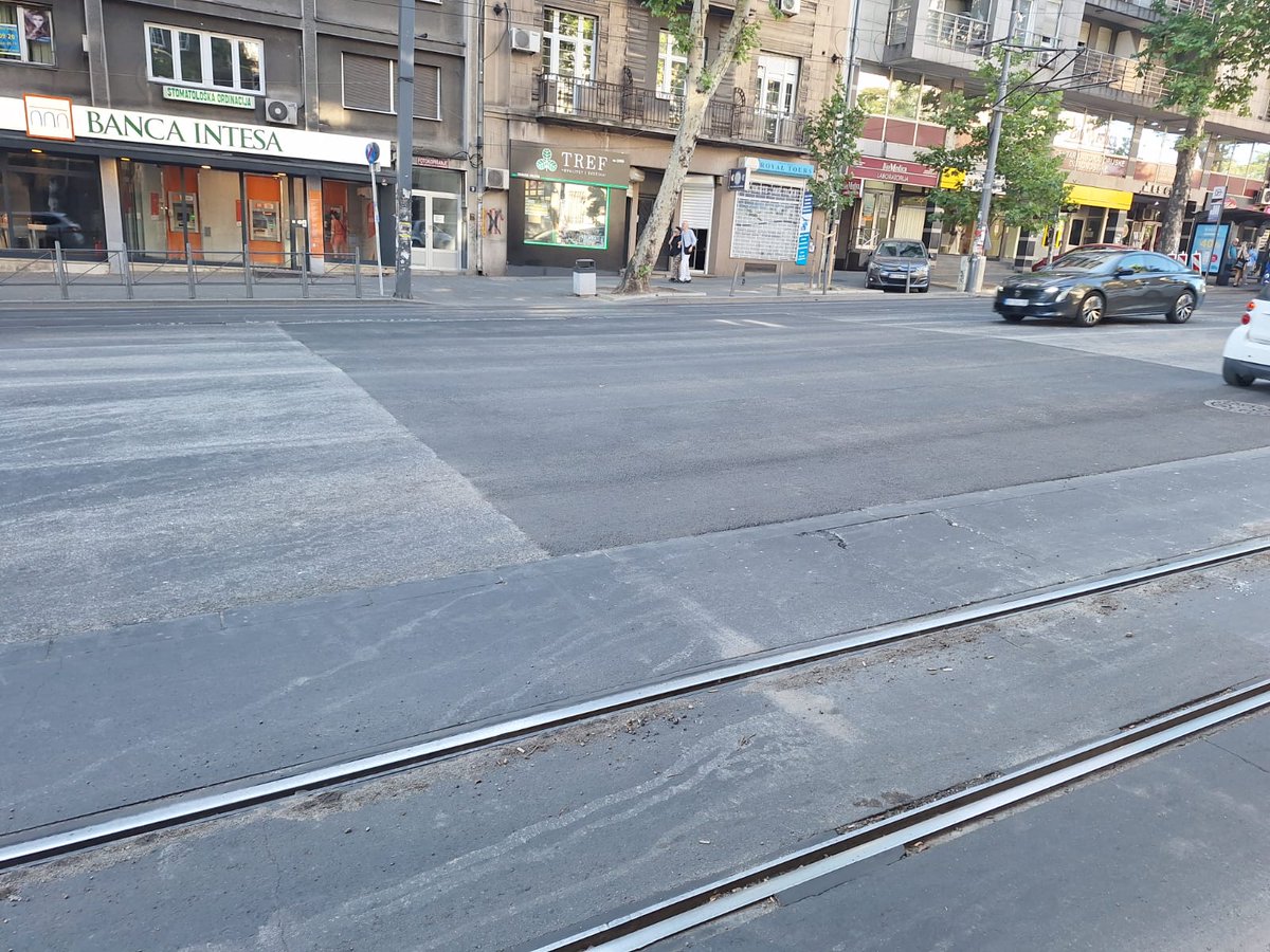 SSP_Savskivenac's tweet photo. Noćas, dok su tukli i hapsili studente, Šapićev “Beograd put” ukinuo je pešački prelaz kod kružnog toka na Slaviji!!! https://t.co/jPtwo4aukA