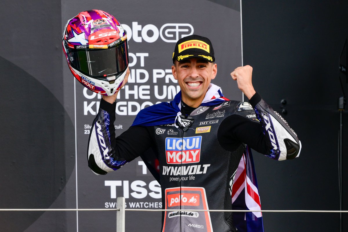 Fox_Motorsport's tweet photo. 🇦🇺 The next Aussie MotoGP star?

Senna Agius is making serious noise in the Moto2 paddock — tipped as Jack Miller’s successor and racing with a fire shaped by family, legacy, and pure talent 🔥

INSIDE RISE OF SENNA 👉 https://t.co/8fhtlEF43R

#MotoGP #Moto2 #SA81 https://t.co/s7UnnLC0Sa