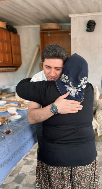 TokatAshim's tweet photo. Şehidimiz J.Komando Er İsmail BAY, şehadetinin yıl dönümünde Turhal SHM Müdür V. Semih YALÇINKAYA ve Şehit-Gazi Birim Sorumlusu Gökçen KILIÇOĞLU tarafından ailesi ziyaret edilerek dualarla anıldı.
Ruhu şad, mekânı cennet olsun. 🇹🇷
#ŞehitİsmailBAY #ŞehitlerÖlmez #TurhalSHM #ASHB https://t.co/LXJ1z7WGDs