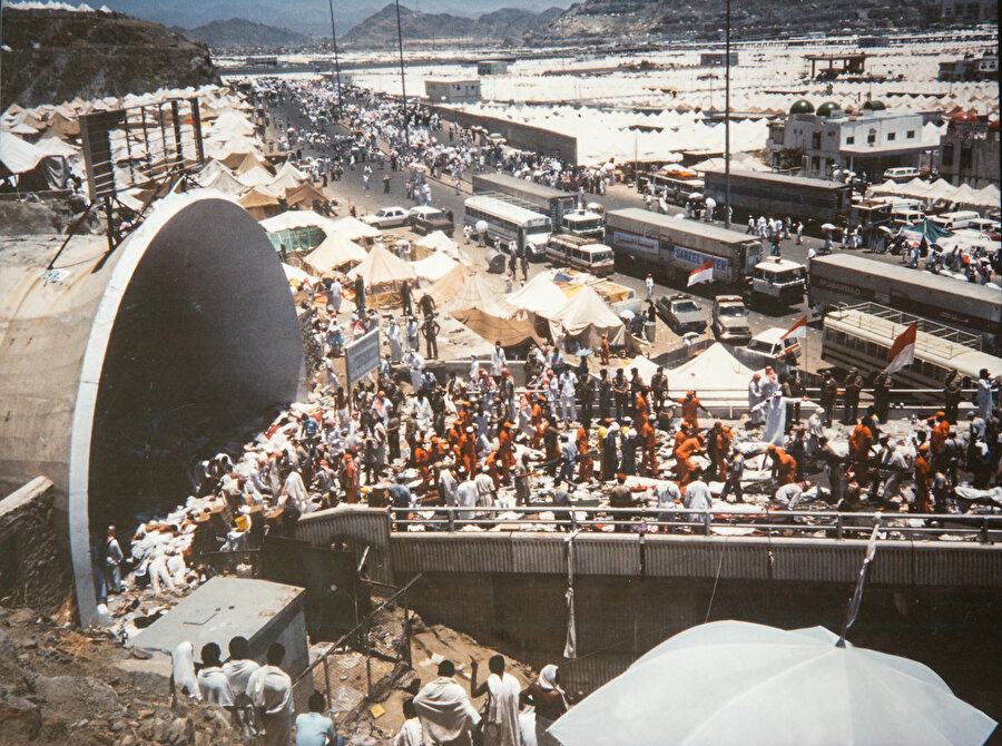 Tarih boyunca hac ibadeti sırasında meydana gelen en üzücü hadiselerden biri: Tünel Faciası, 1990

Ümmühan Kevser Kıpramaz yazdı

gzt.com/mecra/mekke-tu…
