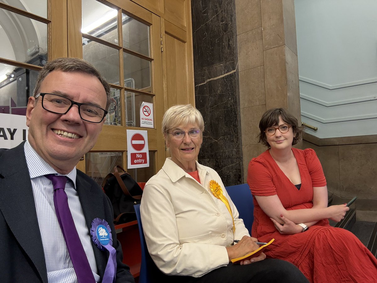 GregHands's tweet image. Here for our Fulham Town ward by-election at Fulham Town Hall.
Polls open until 10pm!