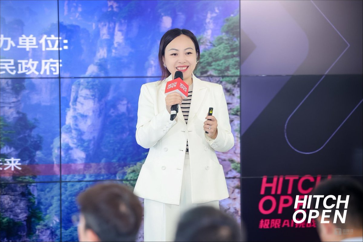 AsianFinPress's tweet image. 💥From Code to Curves: China’s AI Grand Prix Is Rewriting the Autonomous Playbook🏎️

China just launched the first-ever Hitch Open World AI Racing Championship @HitchOpen , where student-built autonomous systems hit 280 km/h with centimeter-level precision.

But this isn’t just…