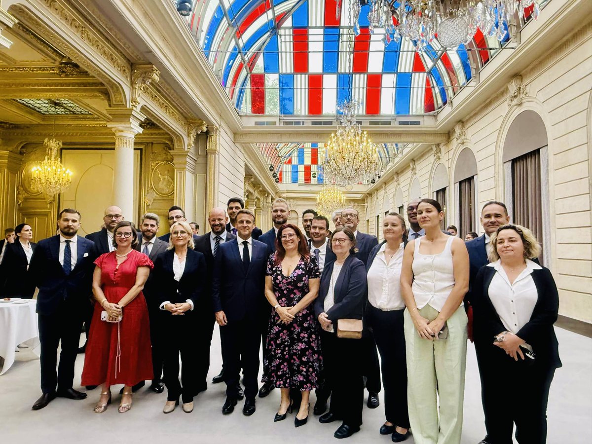 Ruffenachvirgi1's tweet photo. Avec gravité, j’ai rappelé au Président de la République que le choix exprimé par les Calédoniens devait être respecté. Aucun accord ne tiendra sans socle démocratique. Donnons à notre territoire blessé le temps de se relever.
📎 Ma déclaration complète en commentaire. #NouvelleCalédonie
