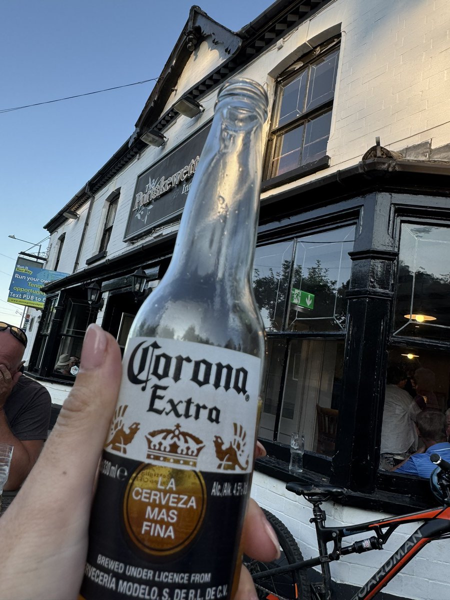 CllrLisaDymock's tweet image. Last night I took on some weeding projects (took me 4 hours) around the village and was able to finish it off with a beer in the reopened Portskewett Inn and catch up with some residents 🧹 🍻