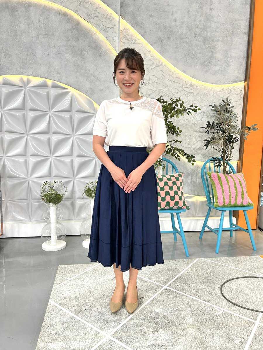 \ 本日の #reinacode はこちら🍋/

レースの切り替えデザインが上品なトップスに、ネイビーのスカートでコントラストを🪼

本日もひるおびをご覧いただき
ありがとうございました！🎵
明日もぜひご覧ください😸

#TBS #ひるおび 
#皆川玲奈  #アナウンサーコーデ