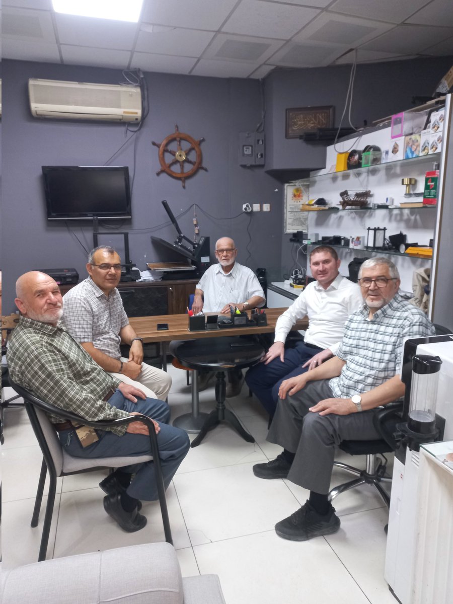 Yetiştirme Yurtlarında Ayrılanlar Kültür ve Dayanışma Derneği Başkanı  Şerafettin GERÇEKÇİ ve yönetim kurulu üyelerini ziyaret ederek dernek faaliyetleri hakkında bilgi aldık.