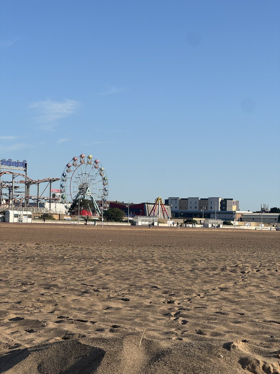 WayneNorrie's tweet image. I met a lovely lady this morning on my walk along the beach. She came to Skegness 55 years ago on her honeymoon. She’s been coming here on the same week for the last 20 years since her husband passed away.
She said ‘See you next year. Same time, same place?’ I really hope I do.