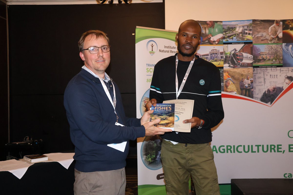 NRF_SAIAB's tweet image. Last night at the #SASAqS2025 gala dinner, two outstanding students were awarded copies of Freshwater Fishes of Southern Africa by Prof Paul Skelton.
NRF-SAIAB proudly donated the books in support of student excellence in aquatic science.
#SASAqS2025 #AquaticScienceandPractice