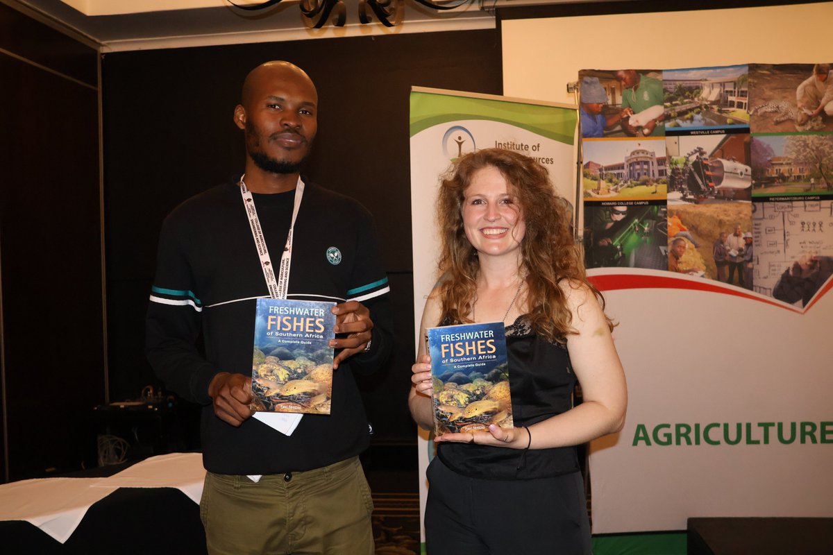 NRF_SAIAB's tweet image. Last night at the #SASAqS2025 gala dinner, two outstanding students were awarded copies of Freshwater Fishes of Southern Africa by Prof Paul Skelton.
NRF-SAIAB proudly donated the books in support of student excellence in aquatic science.
#SASAqS2025 #AquaticScienceandPractice