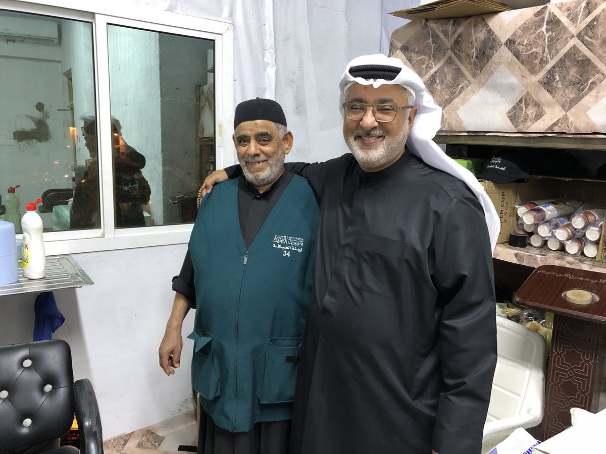 البارحة بعد انتهاء المجلس الحسيني في مأتم سار توجهت إلى مضيف المأتم حيث والد الغالي #الشهيد_محمد_الساري يقوم بخدمة ضيوف المأتم (لجنة الضيافة 34).. فضممته وقبلته، قبلة حب وتقدير (والد شهيد وخادم للإمام الحسين (ع) هنيئا لك حبيبي والد الشهيد)

مأجورين 
#عاشوراء_البحرين
#إيمان_وإباء