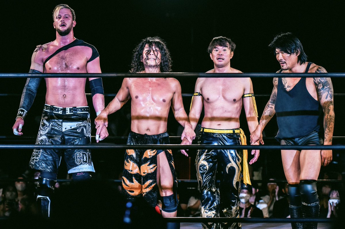 OBEYBrookes's tweet photo. 今回は、希少なマサのアクリルスタンドを再販いたします。2023年に新宿FACEで開催されたマサ20周年記念大会で販売され、即完売しました。デザインは@hakofac 氏によるものです。

また今回は、CDK 2022 ヨーロッパツアーTシャツも再販いたします。こちらはイギリスとドイツで販売されました。デザインは@drgoresg 氏によるものです。

#FightMasa