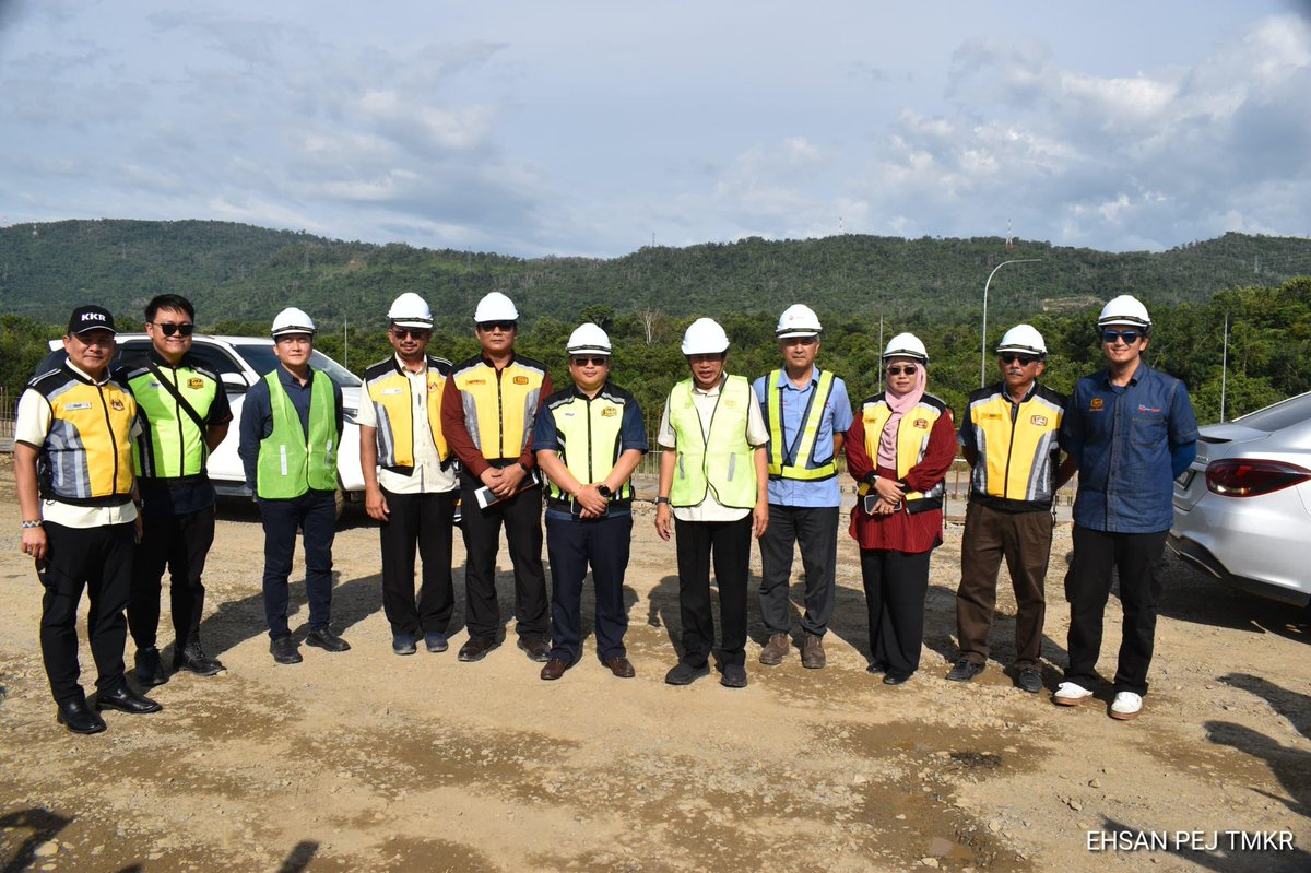 #TURPA #TurunPadang ke #Sipitang #Sabah

Minta agar semua yg terlibat - #JKR #Sabah, #KKR #Malaysia, konsultan, kontraktor, PBT dll bersegera siapkan #PanBorneo Hiway. Saya kata jangan beri #EOT lagi. Kami mahu #AOT ahead of time buka extension of time berkali2. Segera selesaikan