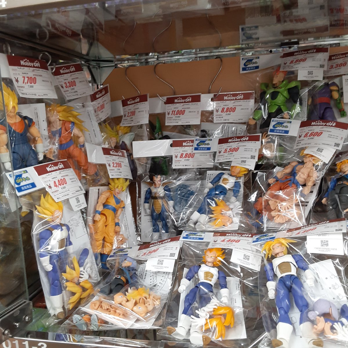 cs18003's tweet photo. 皆様お久しぶりです！
ホビーオフ竹尾店にドラゴンボールのS.H.Figuartsが大量入荷致しました！✨

ジメジメっとしたこの季節、更には日中の暑さで外出が中々厳しい日が続きますが…熱中症には十分にお気をつけて是非是非ご来店下さいませ～(∩´∀｀)∩ https://t.co/K9IxfdL9Ve