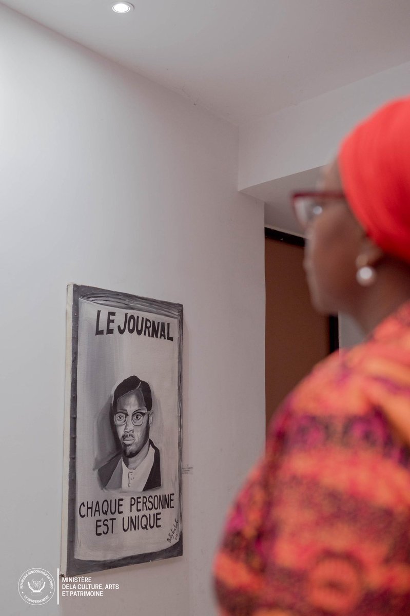 À Limete ce 2 juillet 2025, SEM Yolande Elebe Ma Ndembo a déposé une gerbe de fleurs, comme promesse de ne jamais oublier l'héritage de Lumumba. Ses luttes, ses rêves et ses mots ne seront jamais oubliés #Lumumba #100ans #culture