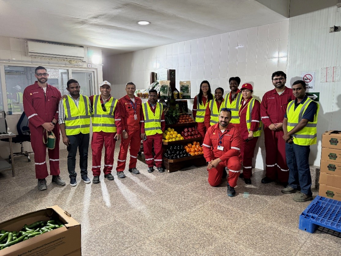 Shell_Qatar's tweet image. قام فريق من موظفي شل قطر بزيارة شركة أجريكو في الخور - الشركة الزراعية الرائدة في قطر الرائدة في مجال الابتكار في الزراعة الصحراوية.
تجمع أجريكو بين التكنولوجيا المتقدمة وطرق الزراعة الطبيعية من بين أمور أخرى, يمكنها انتاج 6 آلاف كجم من الفطر الطازج يوميا.
ترتبط شل قطر بشراكة…