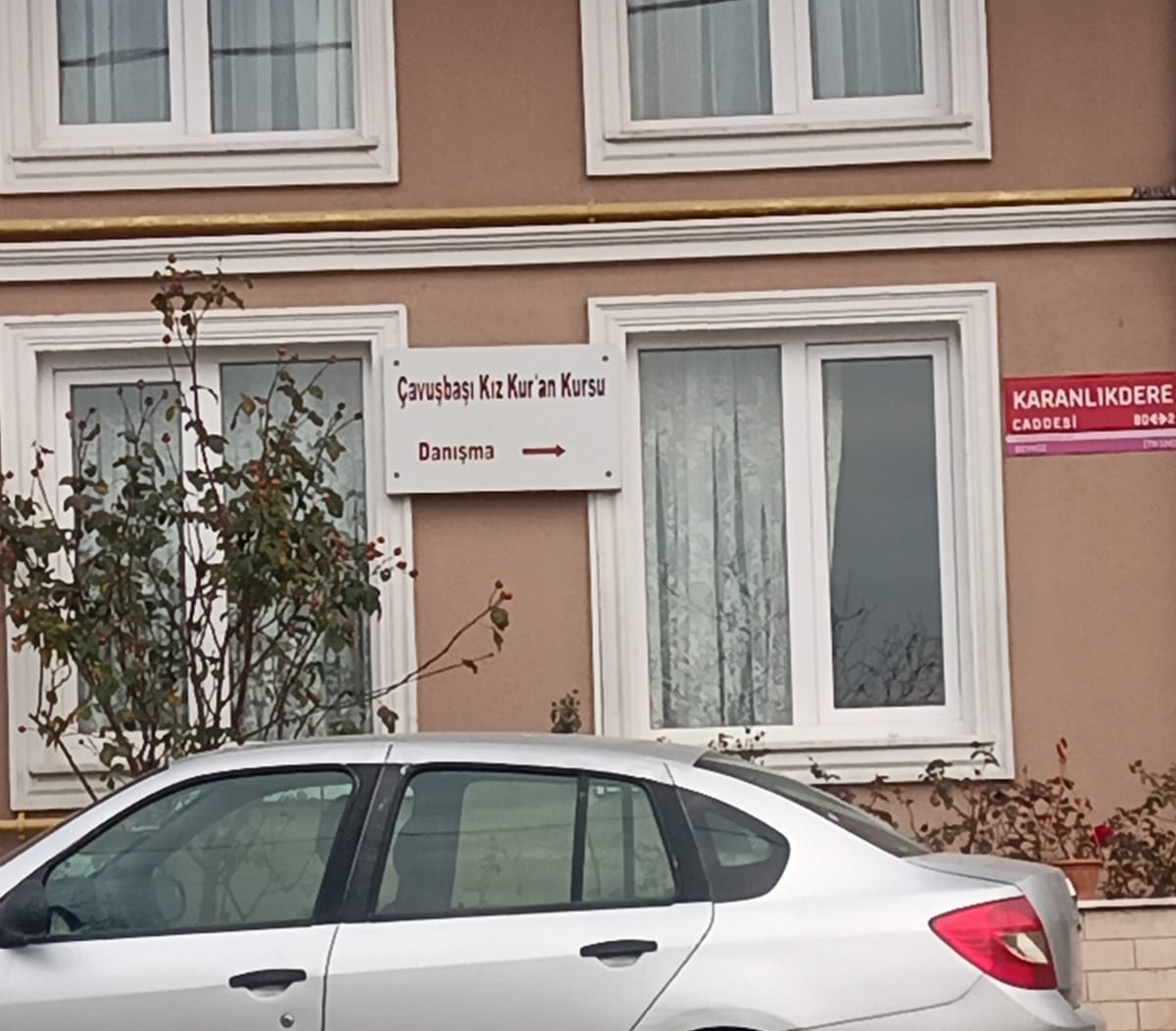 🛑İŞTE SÜLEYMANCILARIN BEYKOZ'DAKİ YASA DIŞI KURSU!

➡️Alihan Kuriş'in liderliğindeki Süleymancılar, Diyanet'in imkanlarını istismar ederek milletin ve devletin malına çöktü!

➡️Cemaatin Beykoz sorumlusu Ahmet Karahan, ilçede çok sayıda kamu malını ele geçirdi.

➡️Çavuşbaşı