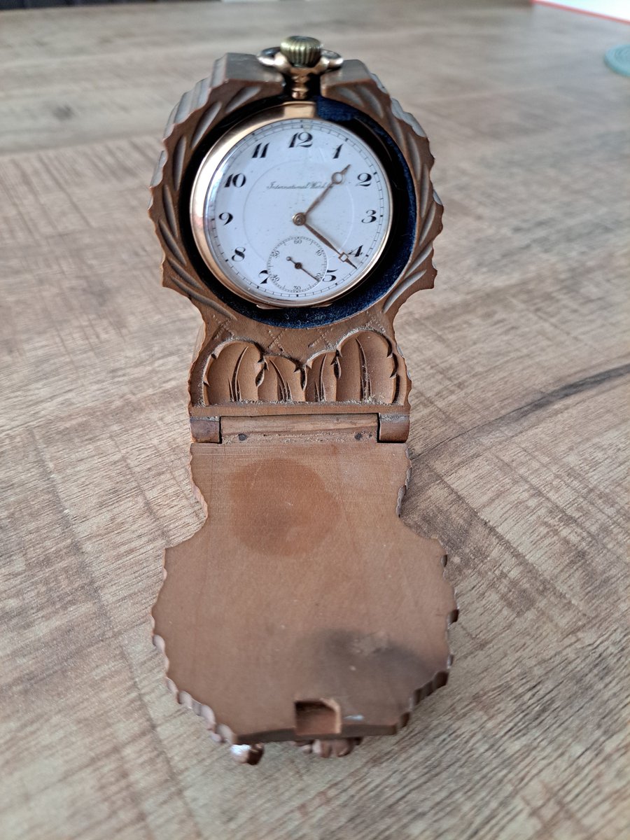 Een nieuwe #column op onze website! In 'Beets und kein Ende' schrijft #Beets-biograaf <a href="/RickHonings/">Rick Honings</a> over het rijke Beets-archief, plaatsen van herinnering en de historische sensatie die hij voelt bij een gouden uurwerkje: mdnl.nl/?column=beets-…