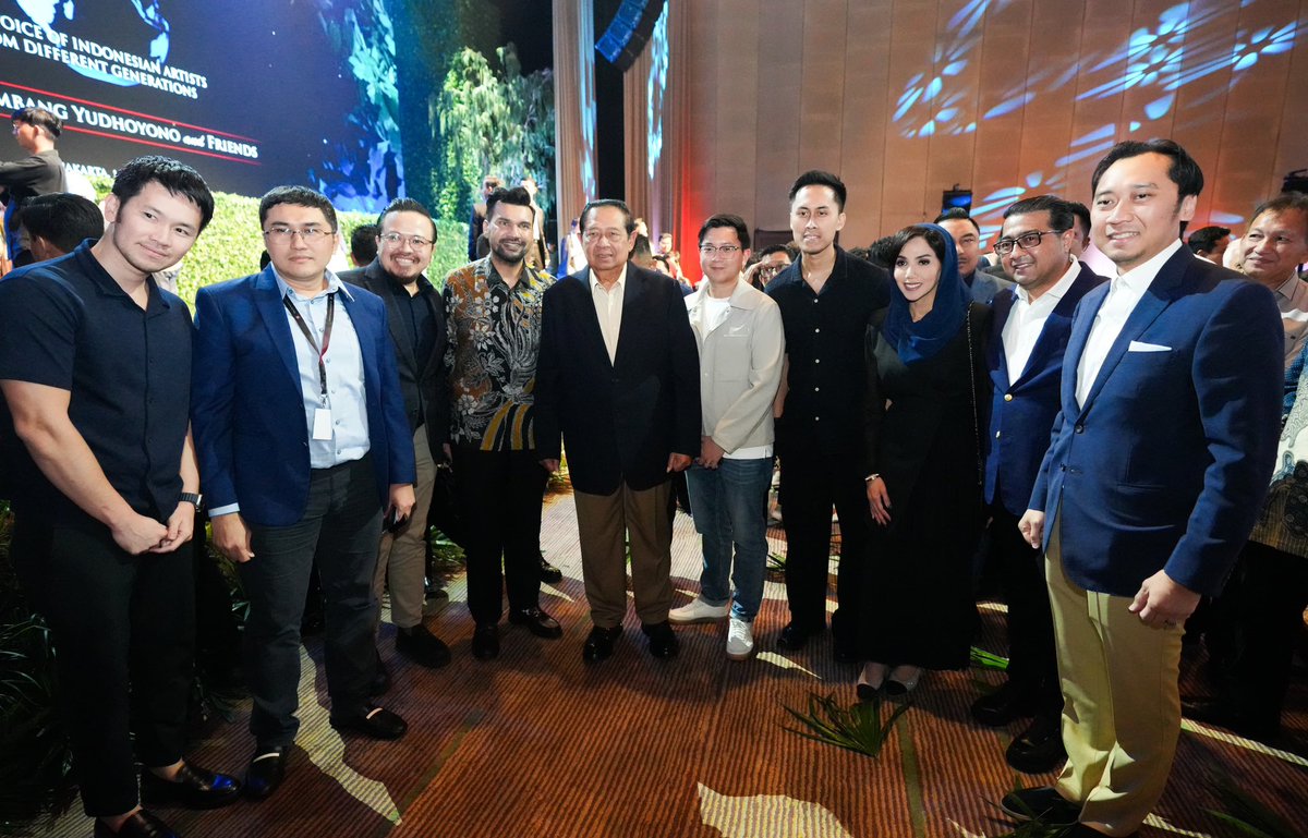 demokrat_sub's tweet image. AHY: “Save Our World adalah ajakan moral. Kita tak boleh tinggal diam saat bumi terluka.”

TYI luncurkan lagu karya SBY bersama 35 artis lintas generasi, mengajak dunia selamatkan bumi lewat pesan musik dan visual. 

#SaveOurWorld #TYI #AHY #SBY #DemokratSurabaya