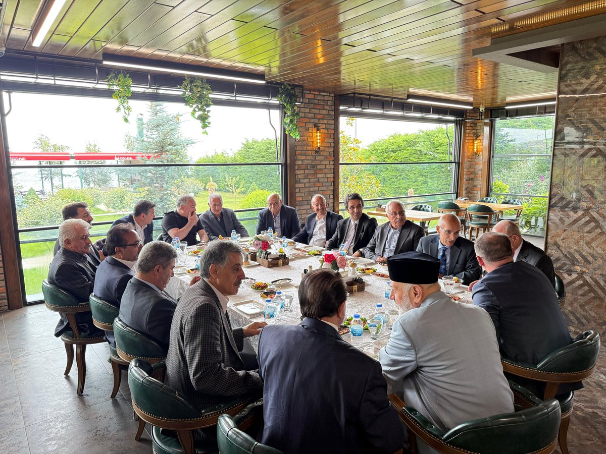 EAsireti's tweet photo. Aşiret liderimiz M Salih ÖZBEK Ev sahipliğinde Van valimiz sayın Ozan BALCI ve ilimizin Aşiret liderleri kanaat önderleri iş insanları ile bir araya geldi. https://t.co/6CKpeqhg0a