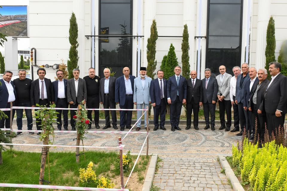 EAsireti's tweet photo. Aşiret liderimiz M Salih ÖZBEK Ev sahipliğinde Van valimiz sayın Ozan BALCI ve ilimizin Aşiret liderleri kanaat önderleri iş insanları ile bir araya geldi. https://t.co/6CKpeqhg0a