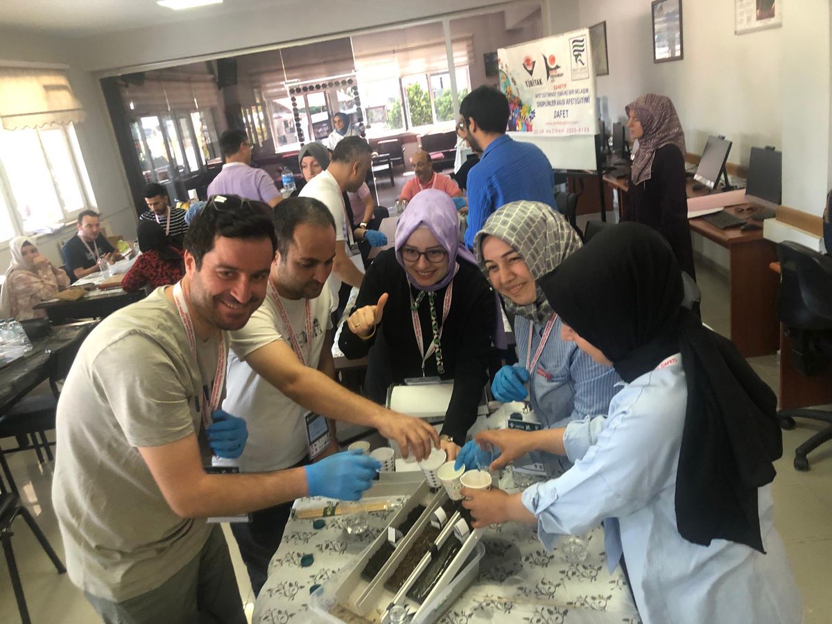 AfetDafet's tweet photo. Disiplinlerarası Afet Eğitimi (DAFET)- Doğu Karadeniz'de dördüncü gün https://t.co/Lfl9FYhVIU