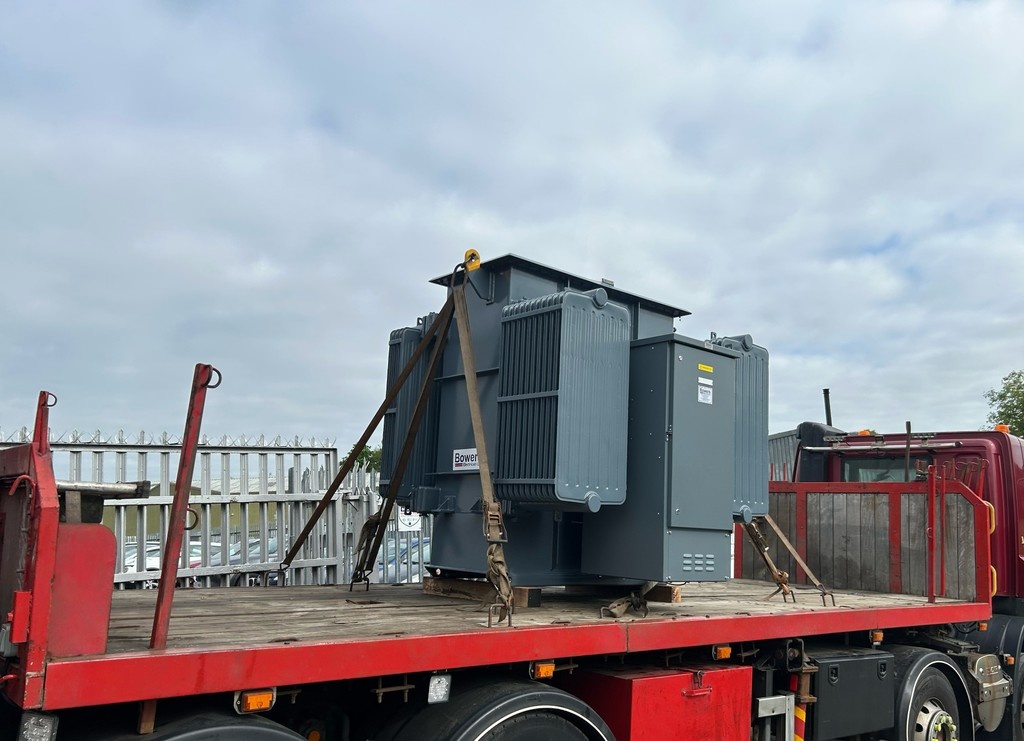 Bowers Electricals (@bowerselec) on Twitter photo This brand-new 1500kVA Bowers transformer is being supplied for a family-owned electrical services company that has over a century of experience in the industry. 👩👩👧👦
🌐 lnkd.in/eHRRUg-U
📞 01773 531531
✉️ enquiries@bowerselec.co.uk
#distributiontransformers #transformers This brand-new 1500kVA Bowers transformer is being supplied for a family-owned electrical services company that has over a century of experience in the industry. 👩👩👧👦
🌐 lnkd.in/eHRRUg-U
📞 01773 531531
✉️ enquiries@bowerselec.co.uk
#distributiontransformers #transformers