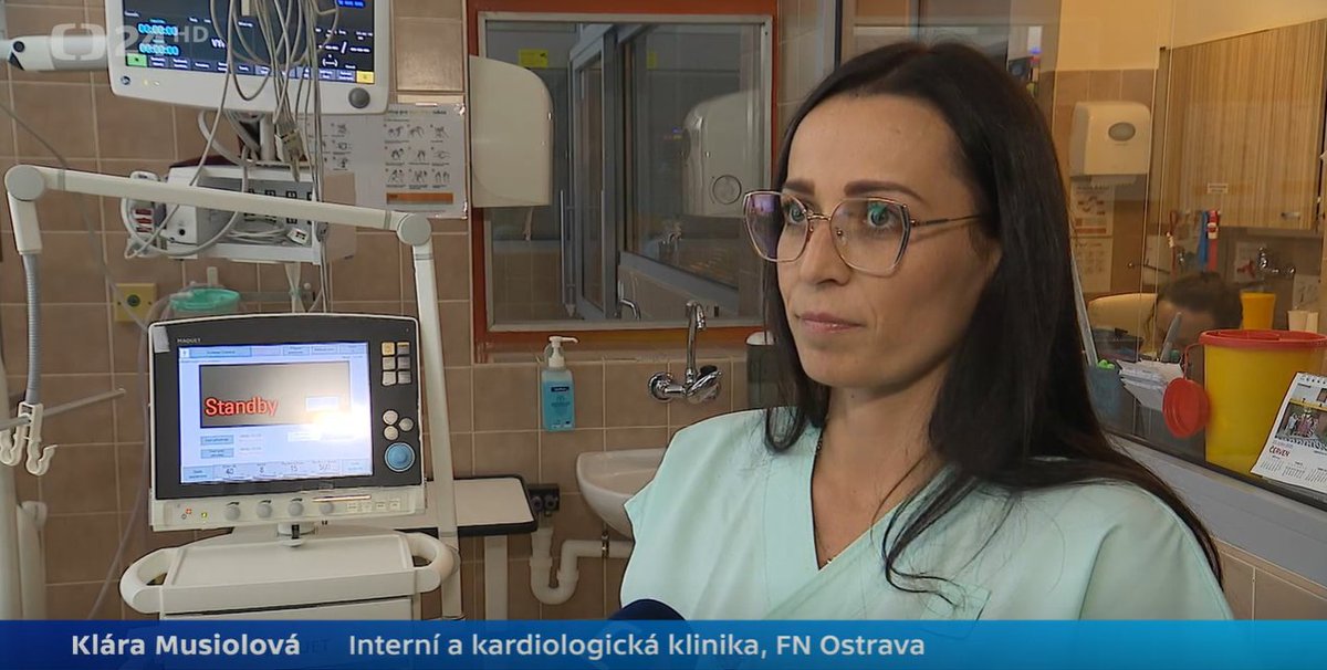 FN_Ostrava's tweet image. 📺Stát dává nemocnicím zdarma přístroje, které Správa státních hmotných rezerv nakoupila během covidové pandemie. Informuje o tom @CzechTV, která část reportáže pro Studio @CT24zive natáčela ve @FN_Ostrava🏥Mluví v ní lékařka Klára Musiolová z💓Kardiovaskulárního oddělení Interní…