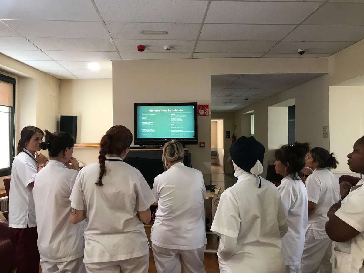 NuriaTortos's tweet photo. Primera sessió d'actualització en ACP  en el marc del programa EAPs de @grupmutuam @FundlaCaixaCAT al @CentreMariaGay de Girona. Alumnes aplicades i motivades!

#malaltiesavançades #finaldevida #fundaciolacaixa #finaldevidafundlacaixa @CatEaps https://t.co/gD0DsiILZx