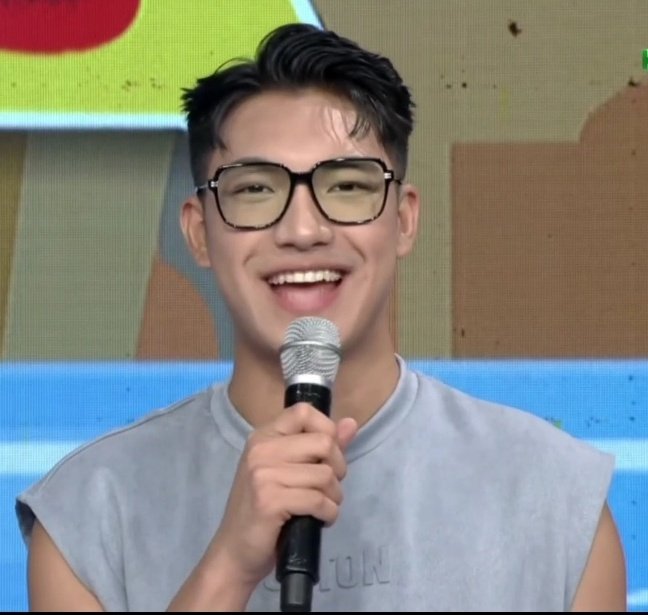 iLoveDarren_24's tweet photo. Ang aming poging binata na laging nagpapasaya at bumubuo ng araw namin!! Thank youu so much for today Darren!! We love youu!! Enjoy the rest of your day!! 🤗❤️🙏

#DARREN @Espanto2001
#ShowtimeLarongLaro https://t.co/ZQUNihM3Mf