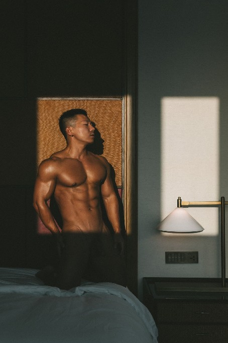 室内机晒美黑，打造健康小麦色，古铜色皮肤😁😁
第一次免费体验！！
单次体验立刻看到色差😎😎
美黑可以让身体看起来更加健康活力，身体线条、轮廓更为分明，性感肌表露无遗。
预约微信：gaylanyan
预约QQ：215669812
公众号：shlanyan