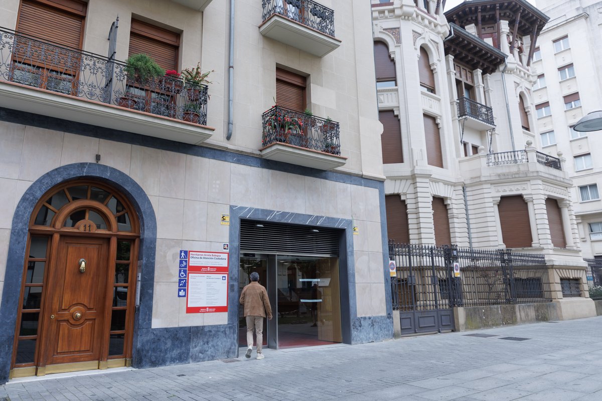 noticiasgob_na's tweet photo. Los servicios de atención al público de @gob_na en Pamplona abrirán en San Fermín los días 11 y 14

▶️ El horario del Registro General y de los ubicados en los diferentes departamentos será de 9:00 a 14:00 horas

#Sanfermines2025

📎Info: https://t.co/pdet8ippUE https://t.co/hii6UhuZEJ
