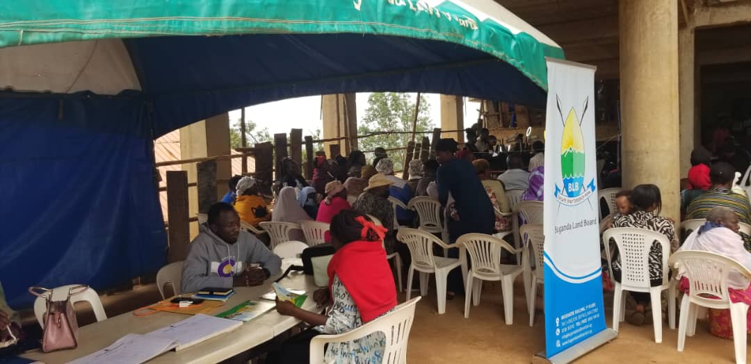 Ttiimu ya BLB ey'ettabi lya Ndejje yeeyunze ku boolesi abaakungaanidde e Katale mu Financial Empowerment Conference. 

BLB ennyonnyola abantu ku  busuulu n'ensasula yaabwo ssaako n'engeri  y'okunyweza obusenze bwabwe ku ttaka.