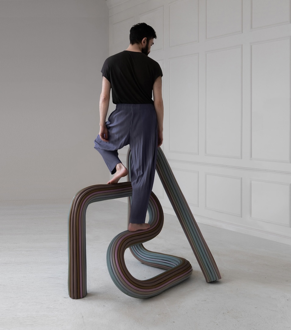 journaldesign's tweet image. 'Ladders', une série à la croisée de la sculpture et de l’objet fonctionnel
Pour en savoir plus sur le travail d'Ara Thorose : bit.ly/4lEEn5K

#design #art #ladders #sculptural #fluid #forms #objects #steel #rubber