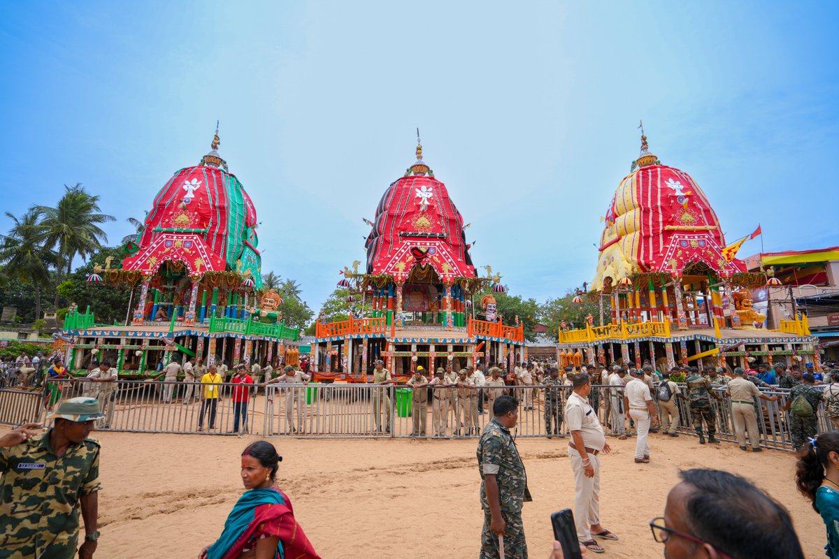ଦକ୍ଷିଣି ମୋଡ଼ ପରେ ଶ୍ରୀଗୁଣ୍ଡିଚା ମନ୍ଦିର ନାକଚଣା ଦ୍ୱାର ସମ୍ମୁଖ ଶରଧାବାଲି ଠାରେ ବିରାଜିତ ରଥ ତ୍ରୟ |

#RathaJatra2025 #RathaYatra2025 #ShreeJagannathaDhaam