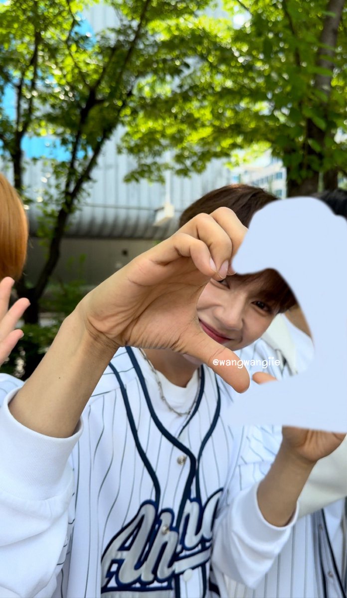 wangwangiie's tweet image. 250703 미팬

제이엘님.. 데뷔해 주셔서 진짜진짜 감사해요..🫶🏻

#AHOF #아홉
#JL #제이엘