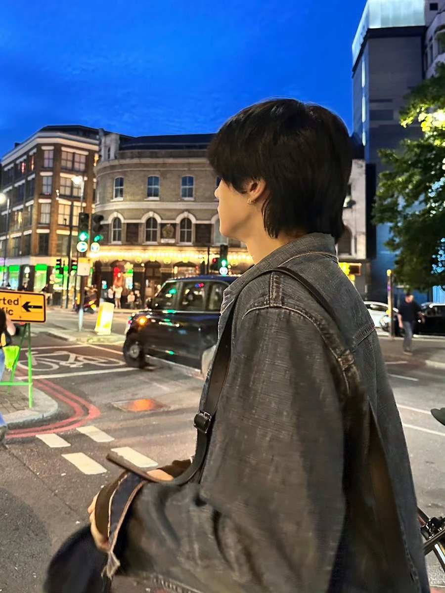 daintoiny's tweet image. BOYFRIEND ANTON