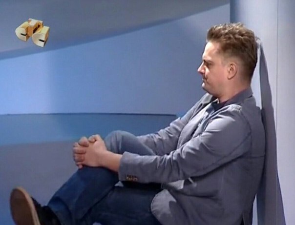 Знать всё на свете — нереально, 
Но я, мечту свою лелея,
Решил проблему гениально:
Сижу спокойно и тупею