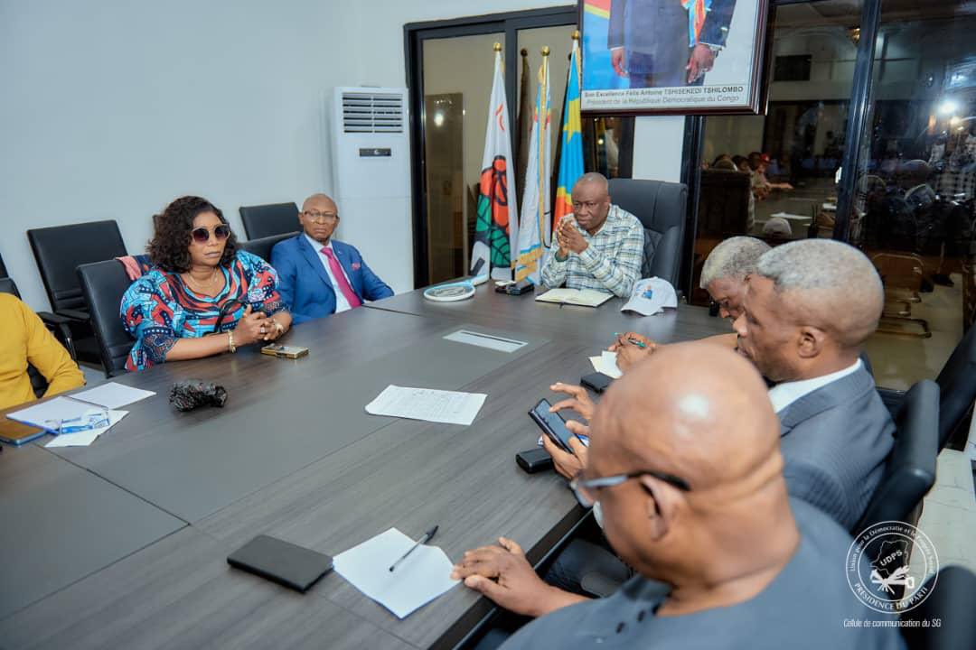 CivuadiKalanga's tweet photo. Nous vous invitons à suivre en images la réunion de l'exécutif national de l'UDPS/TSHISEKEDI, qui s’est tenue le mercredi 2 juillet 2025, sous la direction de l’honorable Secrétaire Général et Président par intérim du Parti Présidentiel, Monsieur @AugustinKabuyaT , au siège national situé à Limete, 11ème Rue Résidentielle. Plusieurs points figuraient à l’ordre du jour. La séance a débuté à 15 heures pour se conclure à 19 heures 30.