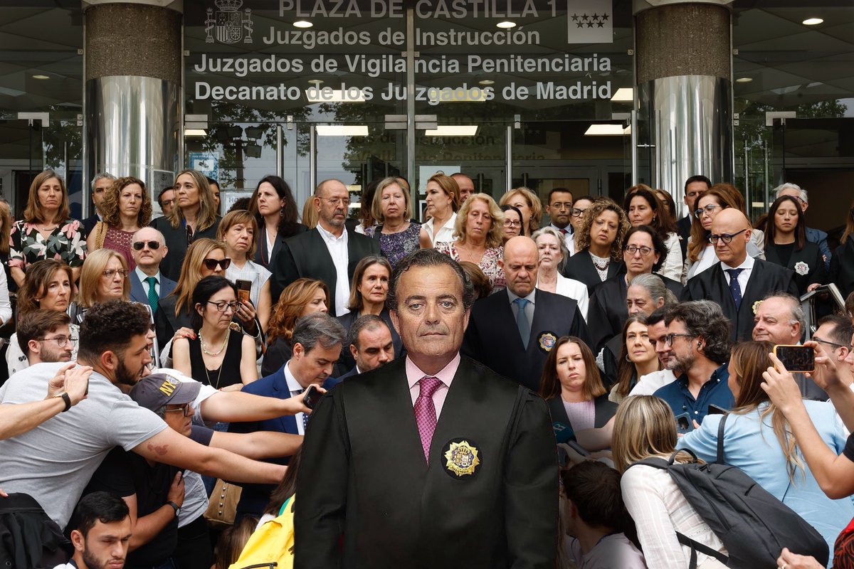 Fernando Presencia Crespo (CUENTA OFICIAL) (@juez_fpresencia) on Twitter photo 🔴La huelga de jueces y fiscales fracasa por el anuncio del juez Presencia y de su máximo colaborador fuera de la prisión, Albert Portabella, sobre que se pondrán en huelga de hambre si no se les aplica la Ley de Amnistía por descubrir y denunciar que los sobornos y las cuentas 🔴La huelga de jueces y fiscales fracasa por el anuncio del juez Presencia y de su máximo colaborador fuera de la prisión, Albert Portabella, sobre que se pondrán en huelga de hambre si no se les aplica la Ley de Amnistía por descubrir y denunciar que los sobornos y las cuentas