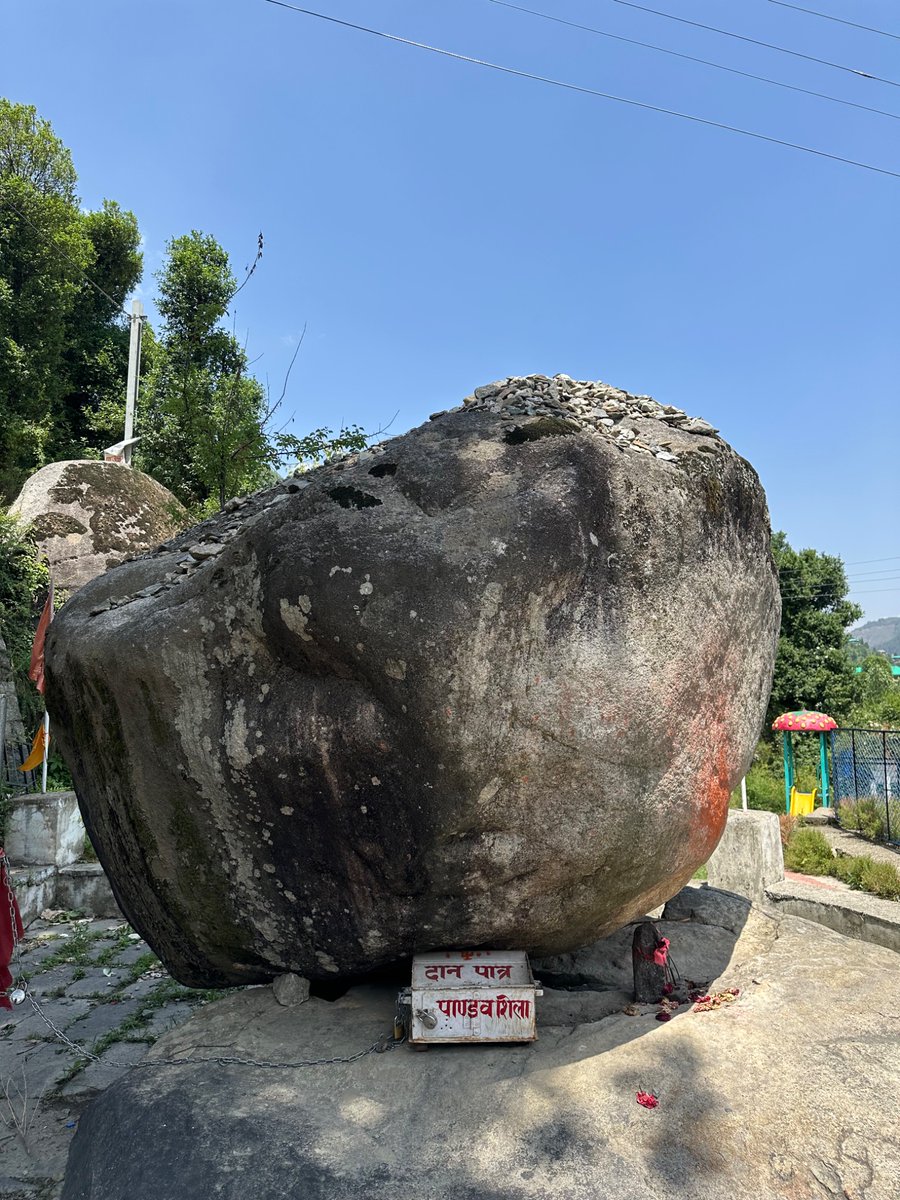 nazariyaa__'s tweet image. Pandav Shila Janjheli ,Mandi.
A rock believed to be from Mahabharata times.
People come here to make wishes.
The rock is still there… but just look at the background.
Before and after the recent flash floods.
Mountain beauty can really turn brutal in seconds. 💔