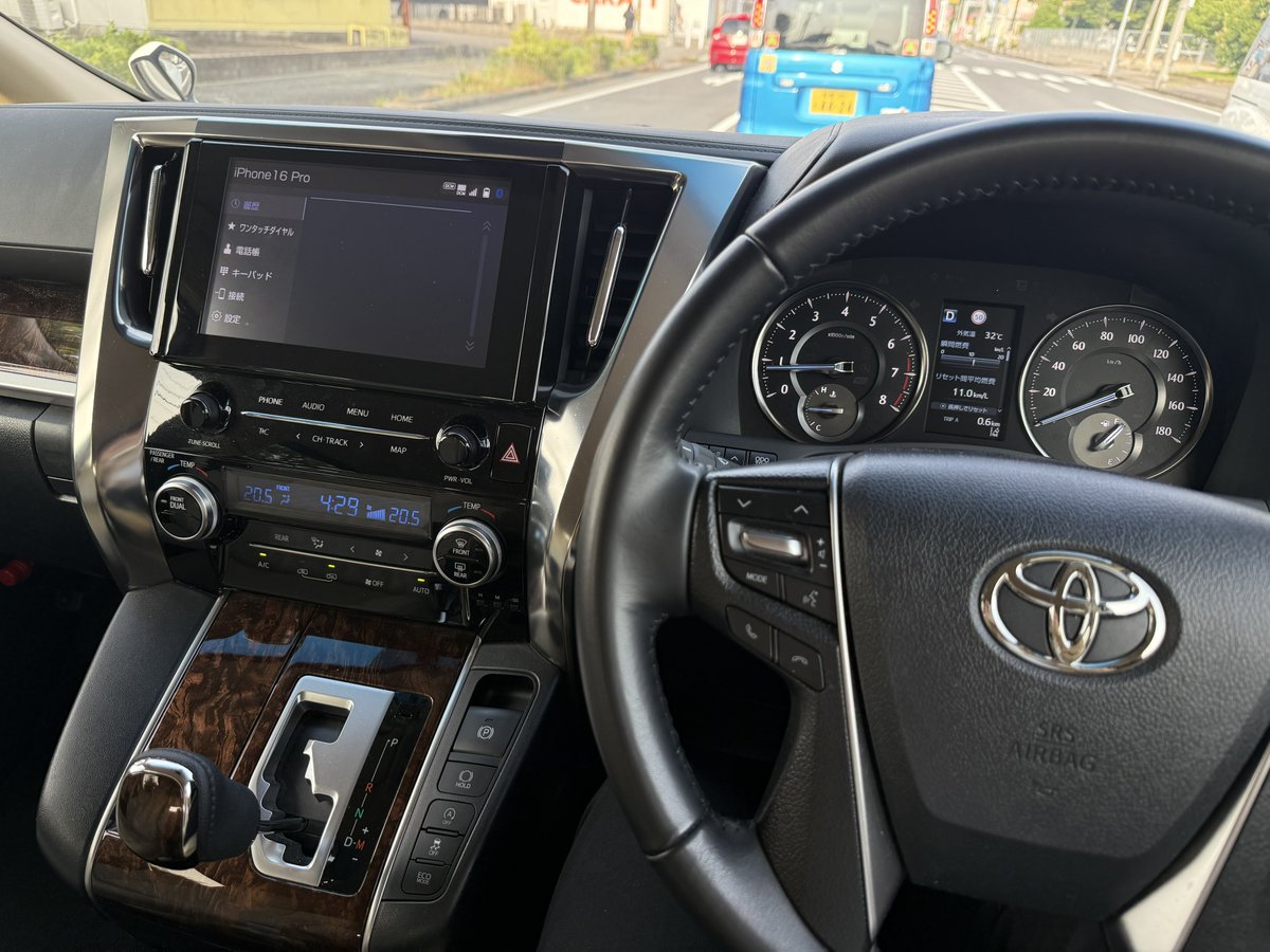 突発の東京出張でレンタカーのアル◯ァードが手配されたんだけど乗り心地のいいハイエースって感じ
絶対にマイカーとしてはミニバンなんて乗れないなって改めて思う