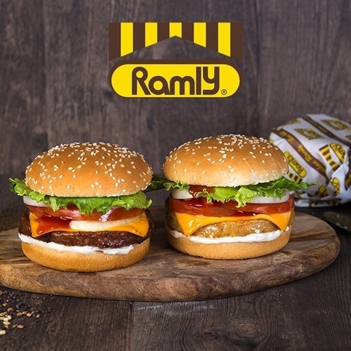 NewsBFM's tweet photo. KPDN has summoned Ramly Burger and an ice producer company following viral claims on social media about product price hikes.

Minister Armizan Ali said Ramly Burger will postpone the price increase to a later date while the latter denied claims of a price increase.

🧵1 https://t.co/zodwxV96ly
