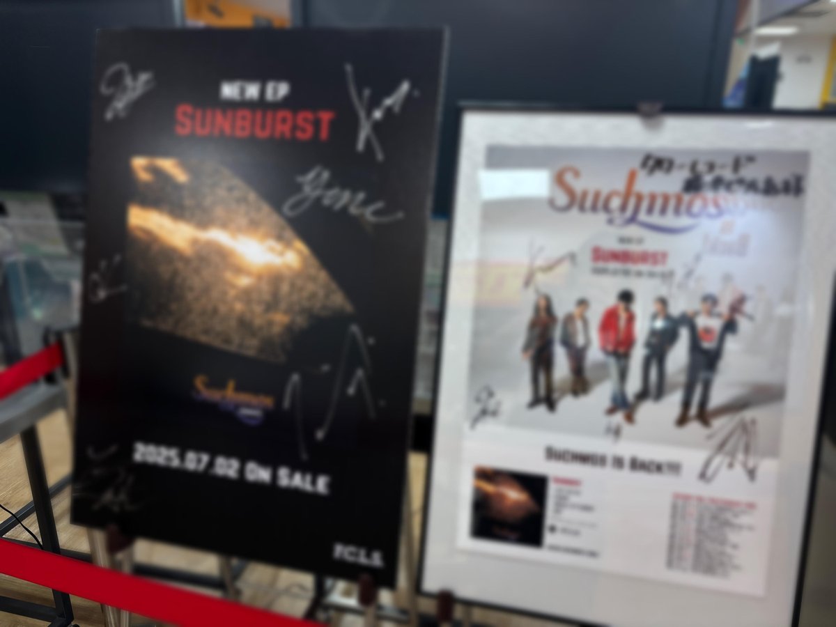TOWER_Yokohama's tweet photo. 【#Suchmos】
「#Sunburst」絶賛発売中!
約6年ぶりとなる新作EP💿
\なんと/
6/21、6/22で行われた横浜アリーナ公演で展示されていたサイン入りパネルを横浜ビブレ店限定で掲出中!
ご来店お待ちしております!
#Suchmosisback
#おか���りSuchmos https://t.co/80YaxRW0sF