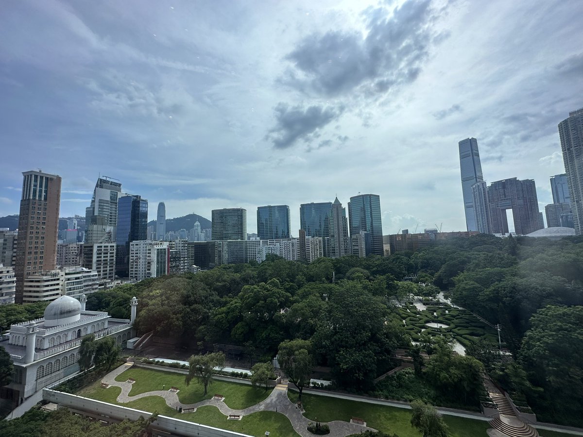 KckLibrary's tweet image. 「我已經有七年沒買過新衣服了」－ BBC News 中文 youtube.com/shorts/cM7JKG-… 來自 @YouTube #SkyyImages #LessShopping