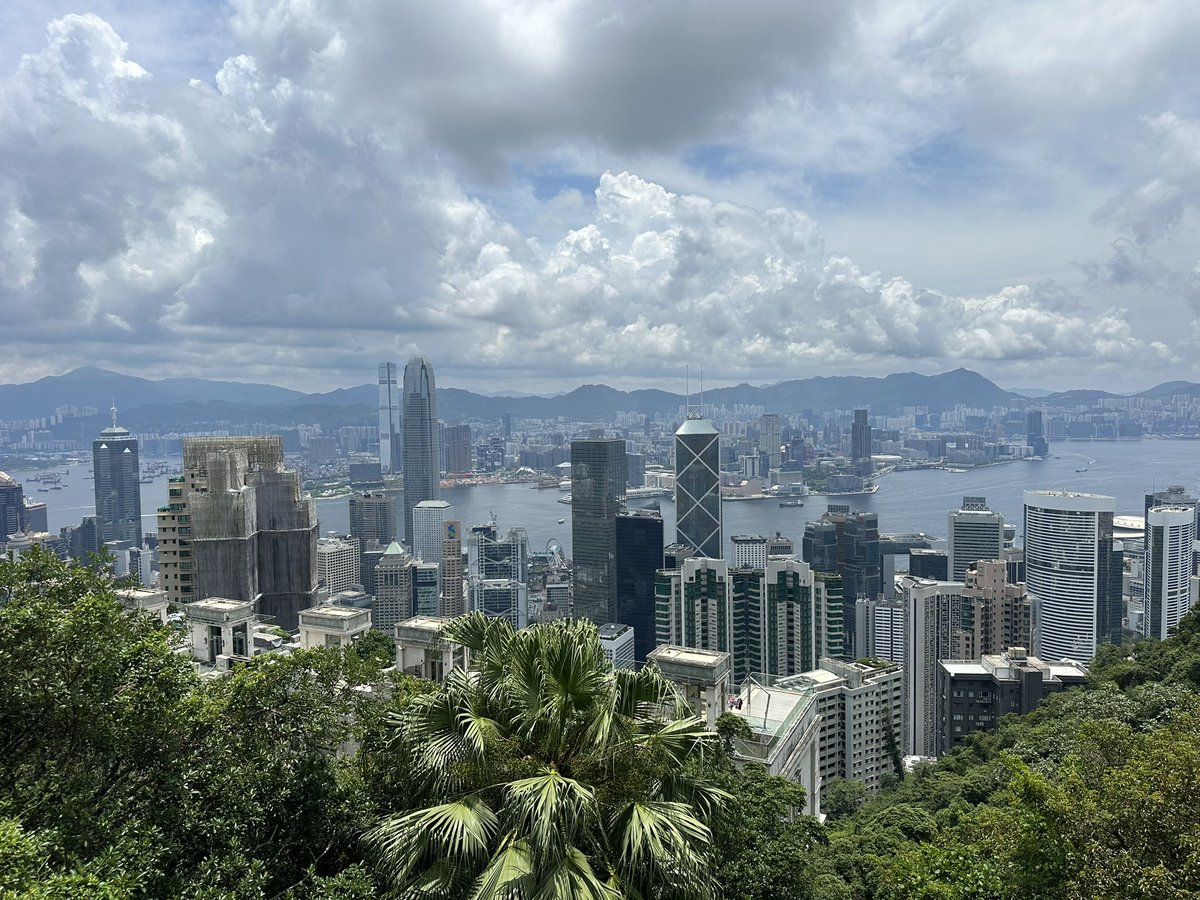 KckLibrary's tweet image. 「我已經有七年沒買過新衣服了」－ BBC News 中文 youtube.com/shorts/cM7JKG-… 來自 @YouTube #SkyyImages #LessShopping