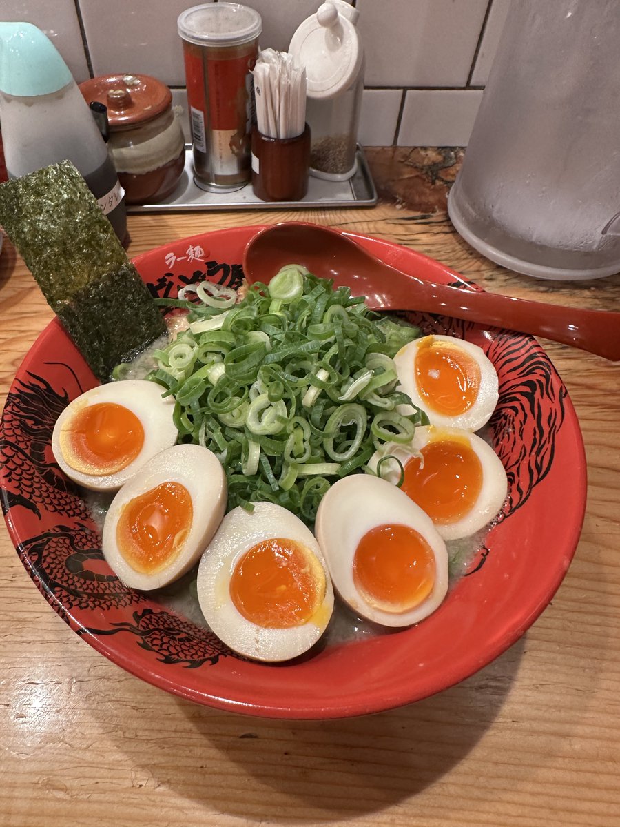 味たま追加しすぎたラーメン見て
