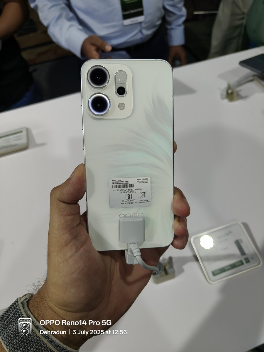 stufflistings's tweet photo. OPPO Reno14 color variants.
Which one did you like more?
A. Pearl White
B. Forest Green
#OPPOReno14Series #TravelWithReno #AIPortraitCamera https://t.co/gioU5Idigl