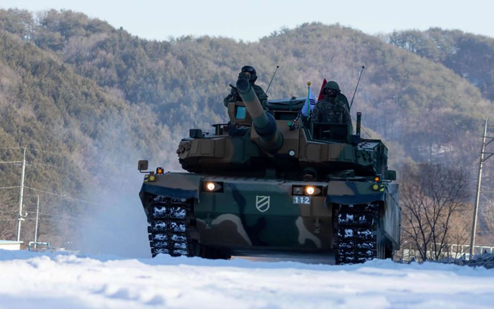 DefenseMirror's tweet photo. Hyundai Rotem to Manufacture 1,000 K2 Tanks in Poland::

https://t.co/EYWiR4iuEL

#HyundaiRotem #K2Tank #PolandDefense #K2PL #SouthKorea #DefenseExport #MilitaryCooperation #EUDefense #NATO #KDefense #PolandMilitary #TechTransfer #KoreanDefenseIndustry https://t.co/DWjCpCyZ1f
