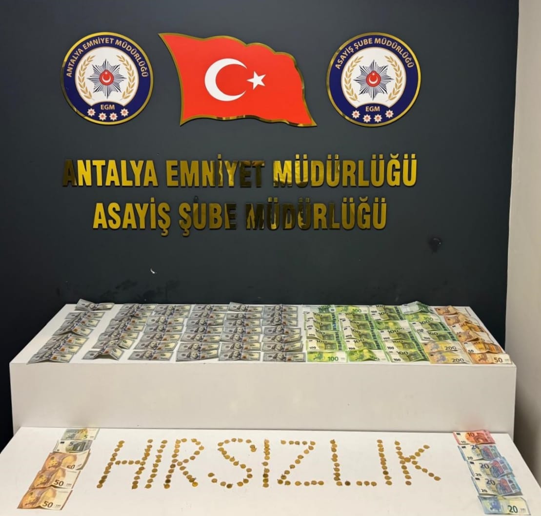 📍MURATPAŞA

Emniyet Müdürlüğümüz birimlerince; 

✔️ Bir ikamette meydana gelen 1⃣9⃣3⃣ adet çeyrek altın, 6⃣.8⃣0⃣0⃣ Dolar ve 3⃣.1⃣5⃣0⃣ Euronun çalınması olayının şüphelileri F.Z., Ü.K.Y. ve E.Y. isimli şahıslar YAKALANDI❗

✔️Yapılan aramalarda ele geçirilen 4⃣.3⃣0⃣0⃣ Dolar,